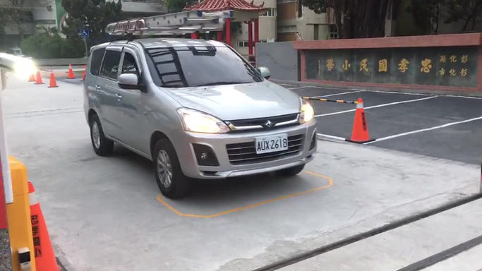 彰化市忠孝國小-車牌辨識開車出柵欄機地感線圈